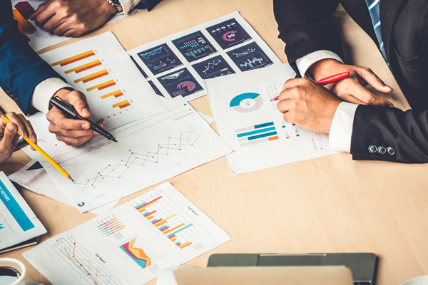幫助企業(yè)應(yīng)對(duì)變革挑戰(zhàn)，實(shí)現(xiàn)組織轉(zhuǎn)型與優(yōu)化