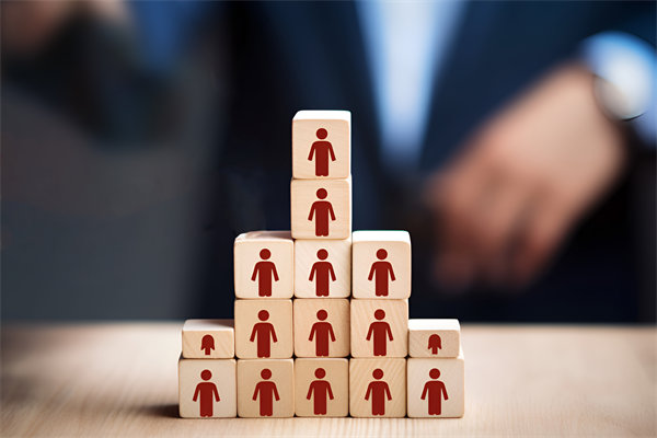 企業(yè)的發(fā)展戰(zhàn)略不僅僅是老板一個(gè)人的問題，還有誰？