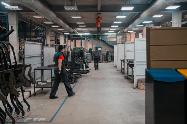 汽配行業(yè)人力資源管理咨詢服務(wù)機(jī)構(gòu)，車間技工流失率怎么降？